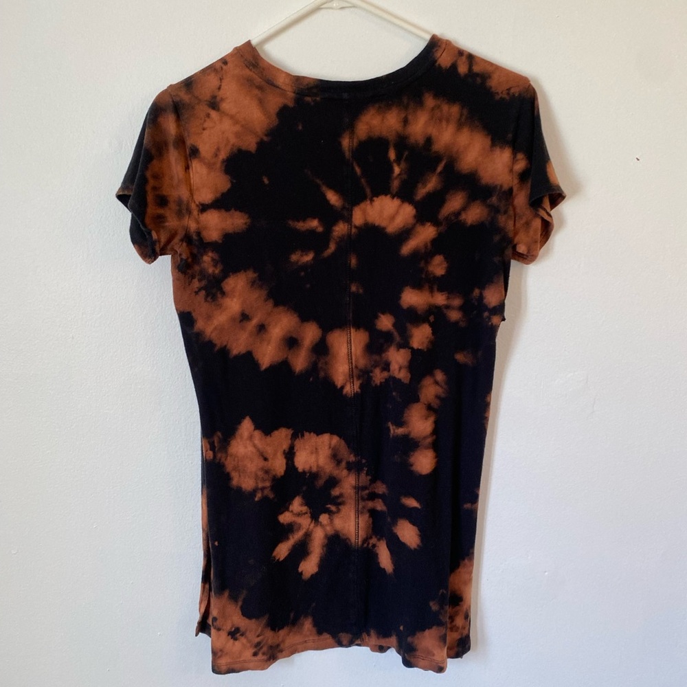 Forever 21 Black and Orange Tie-Dye Tee